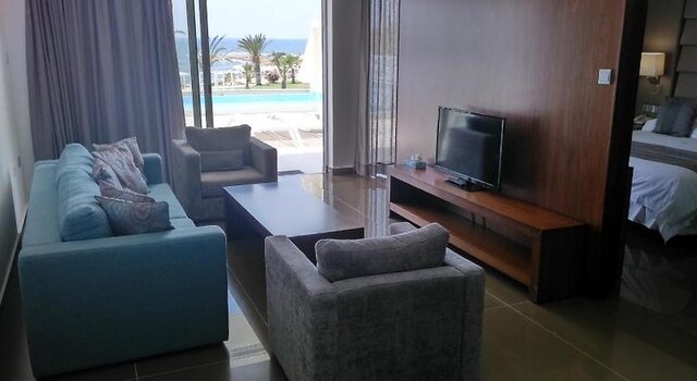 King Evelthon Beach Hotel & Resort ★★★★★
