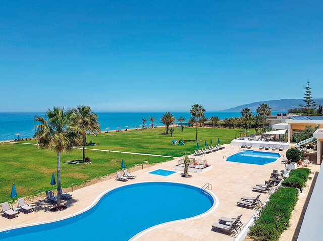 Natura Beach Hotel & Villas ★★★