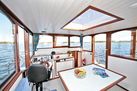 Hausbooturlaub auf der Mecklenburgischen Seenplatte Rechlin -Hafendorf Müritz