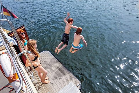 Hausbooturlaub auf der Mecklenburgischen Seenplatte Rechlin -Hafendorf Müritz