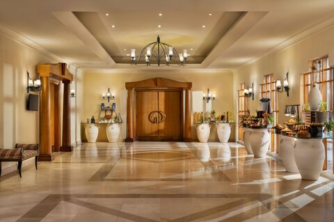 Nilkreuzfahrt & Baden 5***** Nile Crown III &  5***** Hotel Mövenpick Resort & Spa El Gouna