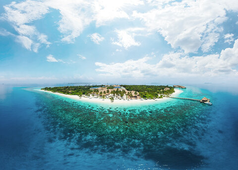 Reethi Faru Resort****