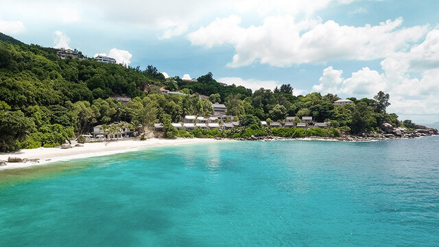 Carana Beach****