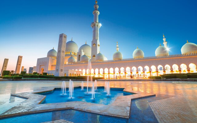 Weiße Schönheit: Scheich-Zayid-Moschee