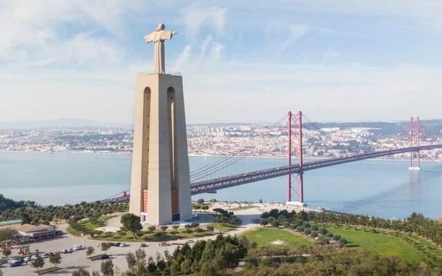 Cristo Rei Statue