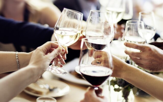 Rooftop-Bars: Genuss & Skyline