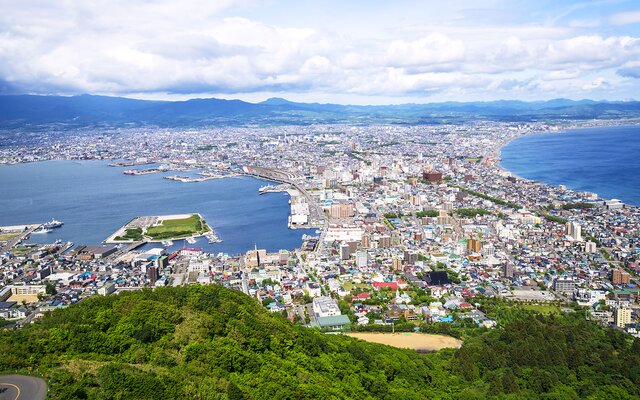 Hokkaido: Bunte Blumen und eisiges Schneefestival