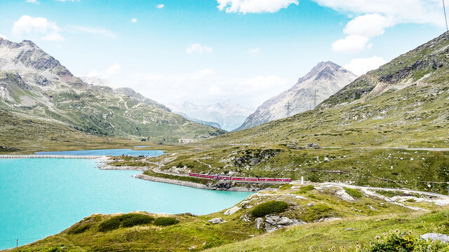 Bernina Express - Von den Alpen zu den Palmen | Schweiz Zugrundreise 