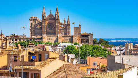 Sant Jordi Hotel ab/bis Linz oder Graz