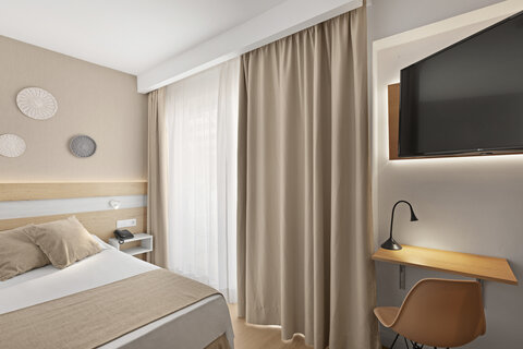 Sant Jordi Hotel ab/bis Linz oder Graz