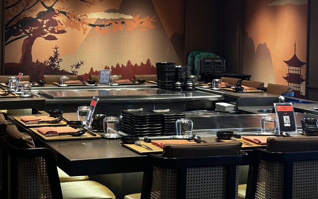 Kulinarik an Bord: Vom Gourmet Dinner bis zur Mitternachtspizza